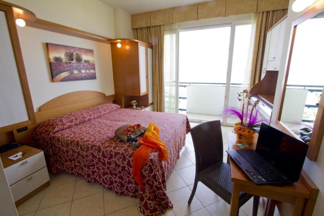 Hotel Palm Beach B&B Sea View Rimini Extérieur photo