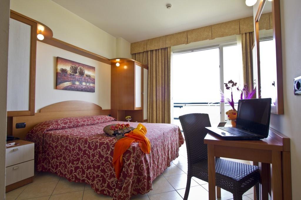 Hotel Palm Beach B&B Sea View Rimini Extérieur photo
