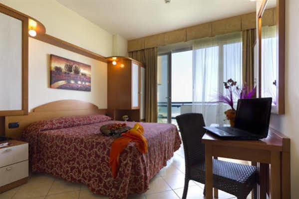 Hotel Palm Beach B&B Sea View Rimini Extérieur photo